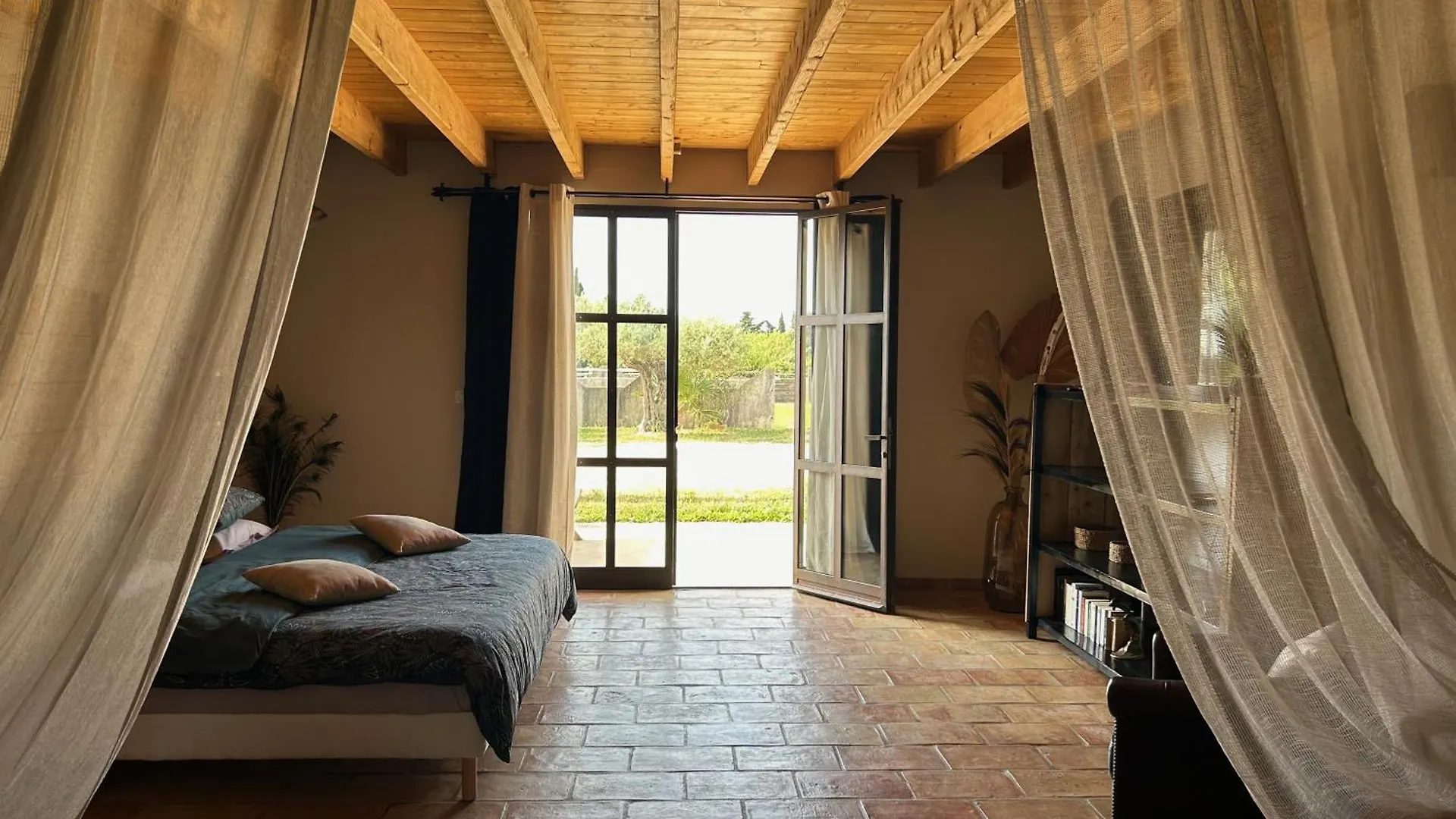 Bella Vida Bed & Breakfast Fourques  France