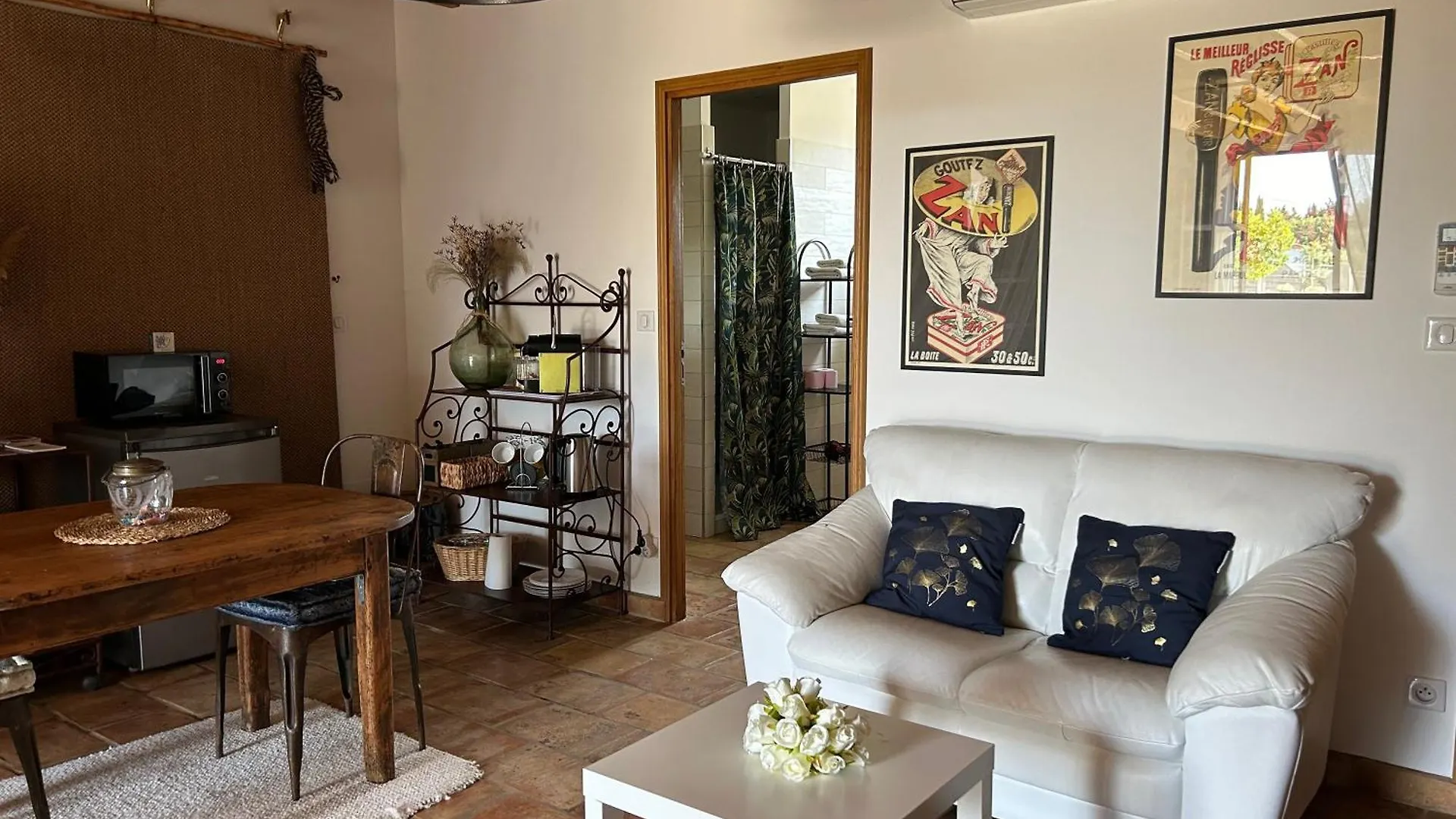 Bella Vida Bed & Breakfast Fourques  0*, Fourques (Gard)