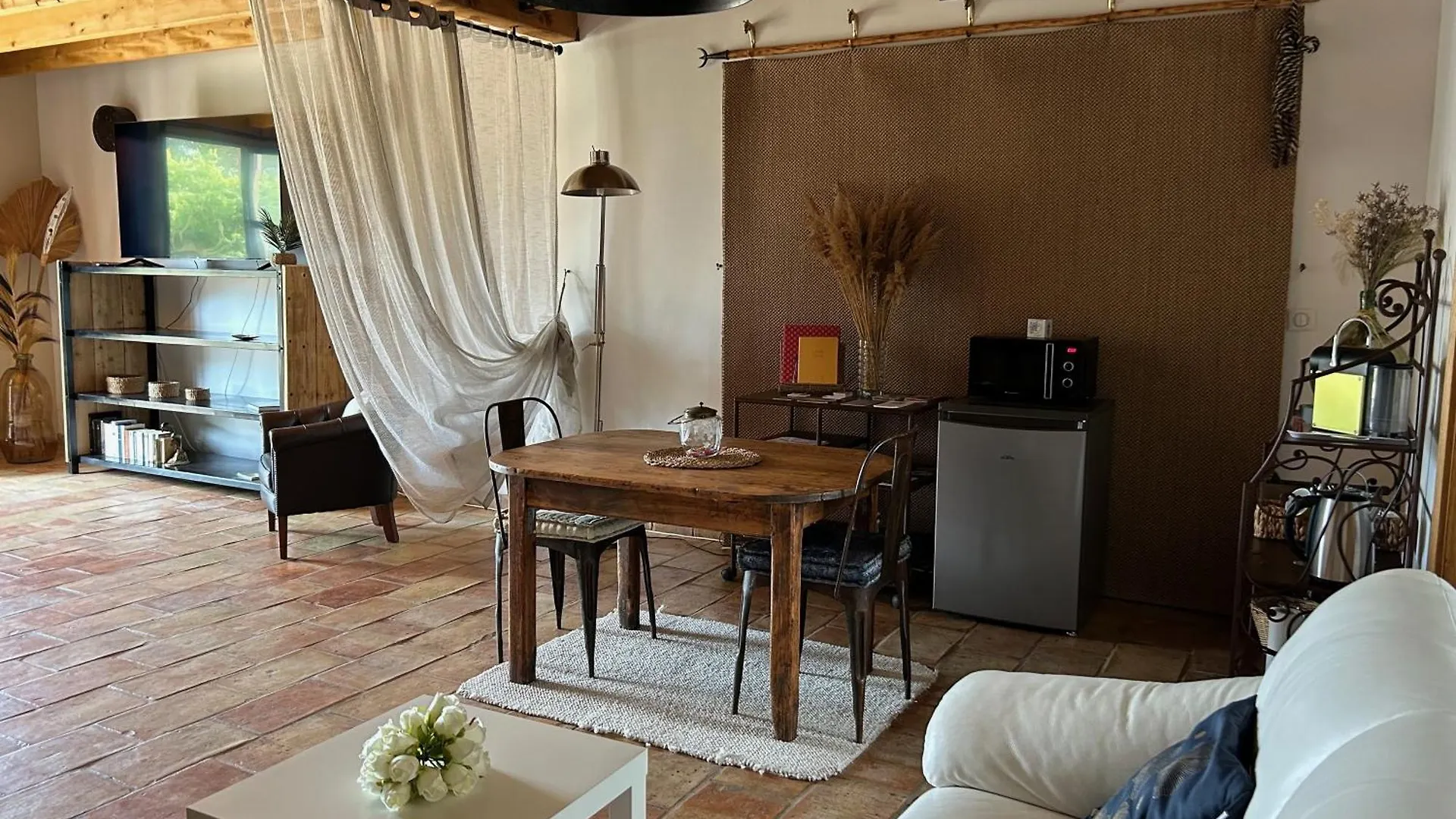Bella Vida Bed & Breakfast Fourques  0*, Fourques (Gard) France