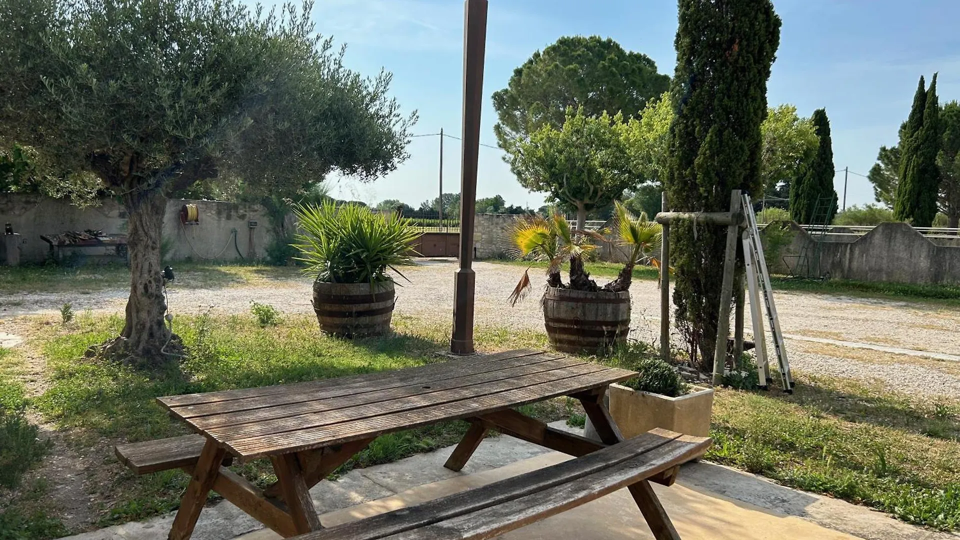 Bella Vida Bed & Breakfast Fourques  France